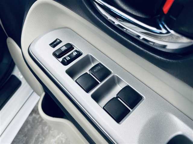 トヨタ アクア G 静岡県 2012(平24)年 7万km ライムホワイトパールクリスタルシャイン (株)IDOMが運営する【じしゃロン浜松店】の自社ローン専用車両になりますこちらは現金またはオートローンご利用時の価格です。自社ローンご希望の方は別途その旨お申付け下さい/プッシュスタート/スマートキー/Bluetooth接続/USB接続/純正ETC/バックカメラ/フルセグTV/純正SDナビ（NSZT-W61G）/前方ドラレコ/純正フロアマット/純正アルミホイール/メーカーオプションLEDライト/ツーリングパッケージ/アドバンスドディスプレイ/ナビレディパッケージ/純正OPフルエアロ/純正インパネアッパーボックス/社外マフラー/ステアリングスイッチ