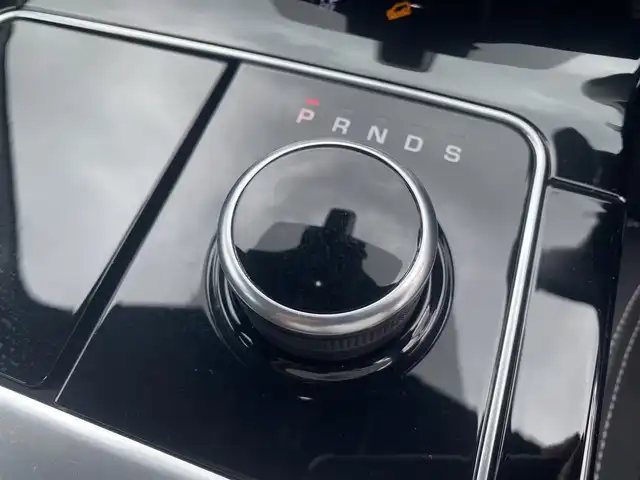 ランドローバー レンジローバーヴェラール Rダイナミック S 180PS 福岡県 2018(平30)年 5.7万km 黒 ・サンルーフ/・アダプティブクルーズコントロール/・純正HDDナビ/USB/Bluetooth/AppleCarPlay/・黒革シート/シートヒーター/・ETC/・純正20AW/・プッシュスタート/・スマートキー/・パワーシート/・LEDライト
