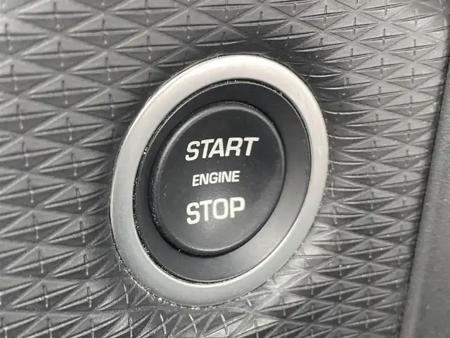 ランドローバー レンジローバーヴェラール Rダイナミック S 180PS 福岡県 2018(平30)年 5.7万km 黒 ・サンルーフ/・アダプティブクルーズコントロール/・純正HDDナビ/USB/Bluetooth/AppleCarPlay/・黒革シート/シートヒーター/・ETC/・純正20AW/・プッシュスタート/・スマートキー/・パワーシート/・LEDライト
