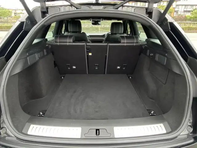 ランドローバー レンジローバーヴェラール Rダイナミック S 180PS 福岡県 2018(平30)年 5.7万km 黒 ・サンルーフ/・アダプティブクルーズコントロール/・純正HDDナビ/USB/Bluetooth/AppleCarPlay/・黒革シート/シートヒーター/・ETC/・純正20AW/・プッシュスタート/・スマートキー/・パワーシート/・LEDライト