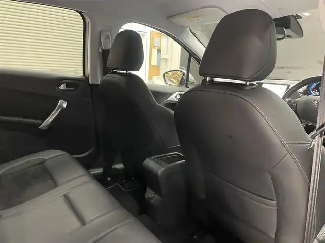 プジョー ２００８ クロスシティ 群馬県 2019(令1)年 1.5万km パール 純正ナビ/バックカメラ/Android auto/ETC/16インチAW　/Bluetooth/USB/HIDライト/リモコンキー/ハーフレザーシート/クルーズコントロール/パークアシスト