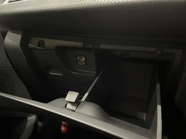 プジョー ２００８ クロスシティ 群馬県 2019(令1)年 1.5万km パール 純正ナビ/バックカメラ/Android auto/ETC/16インチAW　/Bluetooth/USB/HIDライト/リモコンキー/ハーフレザーシート/クルーズコントロール/パークアシスト