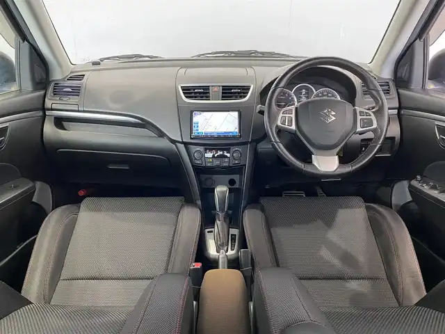 スズキ スイフト スポーツ 岐阜県 2013(平25)年 6.5万km プレミアムシルバーメタリック clarion製ナビ/（フルセグTV/CD/DVD/ipod）/バックカメラ/クルーズコントロール/キセノンヘッドライト/フロントフォグ/オートライト/革巻きステアリング/MTモード付AT/パドルシフト/アルミペダル/純正17インチAW/純正フロアマット/純正ドアバイザー/純正ビルトインETC/スマートキー×2/ABS/横滑り防止装置/盗難防止装置/ダブル＋サイドエアバッグ