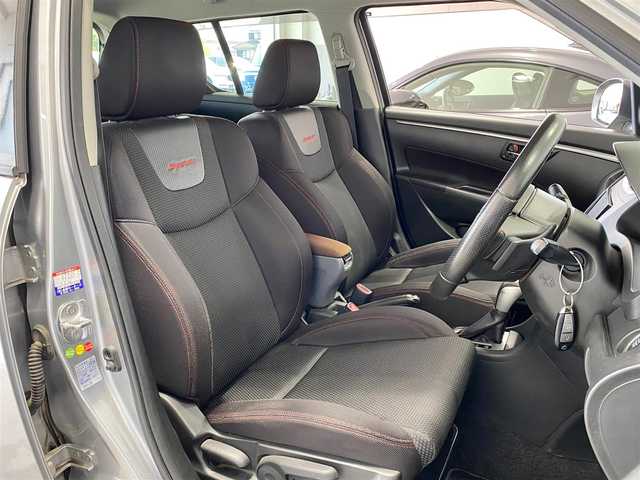 スズキ スイフト スポーツ 岐阜県 2013(平25)年 6.5万km プレミアムシルバーメタリック clarion製ナビ/（フルセグTV/CD/DVD/ipod）/バックカメラ/クルーズコントロール/キセノンヘッドライト/フロントフォグ/オートライト/革巻きステアリング/MTモード付AT/パドルシフト/アルミペダル/純正17インチAW/純正フロアマット/純正ドアバイザー/純正ビルトインETC/スマートキー×2/ABS/横滑り防止装置/盗難防止装置/ダブル＋サイドエアバッグ