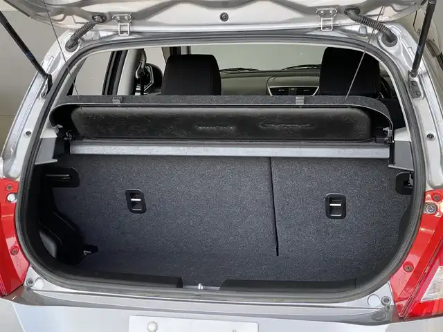 スズキ スイフト スポーツ 岐阜県 2013(平25)年 6.5万km プレミアムシルバーメタリック clarion製ナビ/（フルセグTV/CD/DVD/ipod）/バックカメラ/クルーズコントロール/キセノンヘッドライト/フロントフォグ/オートライト/革巻きステアリング/MTモード付AT/パドルシフト/アルミペダル/純正17インチAW/純正フロアマット/純正ドアバイザー/純正ビルトインETC/スマートキー×2/ABS/横滑り防止装置/盗難防止装置/ダブル＋サイドエアバッグ