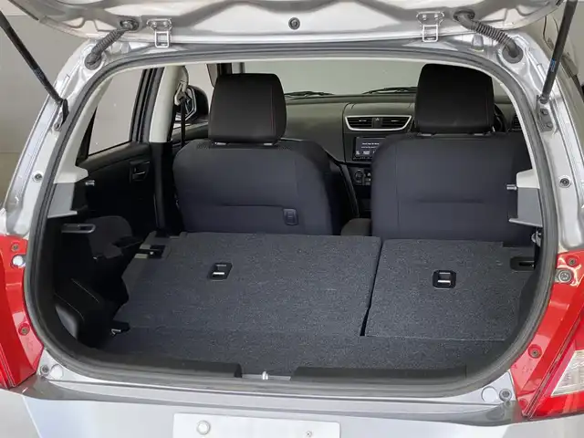 スズキ スイフト スポーツ 岐阜県 2013(平25)年 6.5万km プレミアムシルバーメタリック clarion製ナビ/（フルセグTV/CD/DVD/ipod）/バックカメラ/クルーズコントロール/キセノンヘッドライト/フロントフォグ/オートライト/革巻きステアリング/MTモード付AT/パドルシフト/アルミペダル/純正17インチAW/純正フロアマット/純正ドアバイザー/純正ビルトインETC/スマートキー×2/ABS/横滑り防止装置/盗難防止装置/ダブル＋サイドエアバッグ