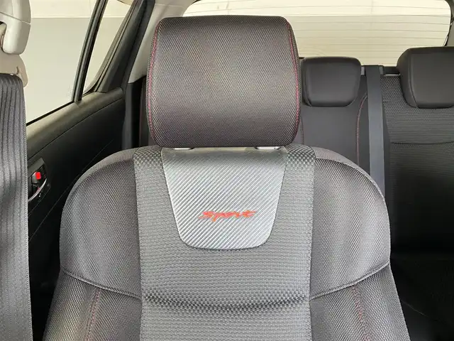 スズキ スイフト スポーツ 岐阜県 2013(平25)年 6.5万km プレミアムシルバーメタリック clarion製ナビ/（フルセグTV/CD/DVD/ipod）/バックカメラ/クルーズコントロール/キセノンヘッドライト/フロントフォグ/オートライト/革巻きステアリング/MTモード付AT/パドルシフト/アルミペダル/純正17インチAW/純正フロアマット/純正ドアバイザー/純正ビルトインETC/スマートキー×2/ABS/横滑り防止装置/盗難防止装置/ダブル＋サイドエアバッグ