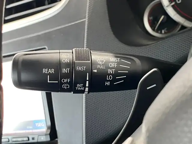 スズキ スイフト スポーツ 岐阜県 2013(平25)年 6.5万km プレミアムシルバーメタリック clarion製ナビ/（フルセグTV/CD/DVD/ipod）/バックカメラ/クルーズコントロール/キセノンヘッドライト/フロントフォグ/オートライト/革巻きステアリング/MTモード付AT/パドルシフト/アルミペダル/純正17インチAW/純正フロアマット/純正ドアバイザー/純正ビルトインETC/スマートキー×2/ABS/横滑り防止装置/盗難防止装置/ダブル＋サイドエアバッグ