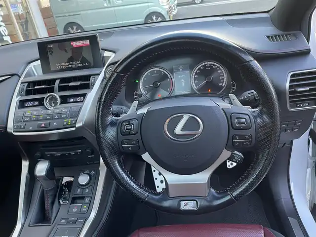 レクサス ＮＸ 200t Fスポーツ 長崎県 2016(平28)年 9.2万km ホワイトノーヴァガラスフレーク 登録時91546km/純正ナビ/Bluetooth/TV/DVD/AM.FM/ビルトインETC/バックカメラ/レーダークルーズコントロール/D＋N席パワーシート/シートヒーター/エアーシート/ステアリングヒーター/ガラスルーフ/電子パーキングブレーキ