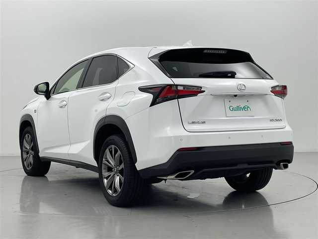 レクサス ＮＸ 200t Fスポーツ 熊本県 2016(平28)年 9.2万km ホワイトノーヴァガラスフレーク 禁煙車　/ガラスルーフ　/純正ナビ（ＣＤ・ＤＶＤ・フルセグ・ＢＴ・ＵＳＢ）/バックカメラ　/ビルトインＥＴＣ　/レーダークルーズコントロール/前後クリアランスソナー　/前席エアーシート　/前席シートヒーター　/ステアリングヒーター/前席パワーシート　/衝突軽減ブレーキ/レーンキープアシスト/横滑り防止/アイドリングストップ/パーキングアシスト/パワーバックドア/純正フロアマット/純正１８インチAW/オートライト/オートマチックハイビーム/LEDヘッドライト/フォグライト/スマートキー/プッシュスタート
