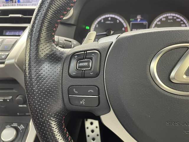 レクサス ＮＸ 200t Fスポーツ 熊本県 2016(平28)年 9.2万km ホワイトノーヴァガラスフレーク 禁煙車　/ガラスルーフ　/純正ナビ（ＣＤ・ＤＶＤ・フルセグ・ＢＴ・ＵＳＢ）/バックカメラ　/ビルトインＥＴＣ　/レーダークルーズコントロール/前後クリアランスソナー　/前席エアーシート　/前席シートヒーター　/ステアリングヒーター/前席パワーシート　/衝突軽減ブレーキ/レーンキープアシスト/横滑り防止/アイドリングストップ/パーキングアシスト/パワーバックドア/純正フロアマット/純正１８インチAW/オートライト/オートマチックハイビーム/LEDヘッドライト/フォグライト/スマートキー/プッシュスタート