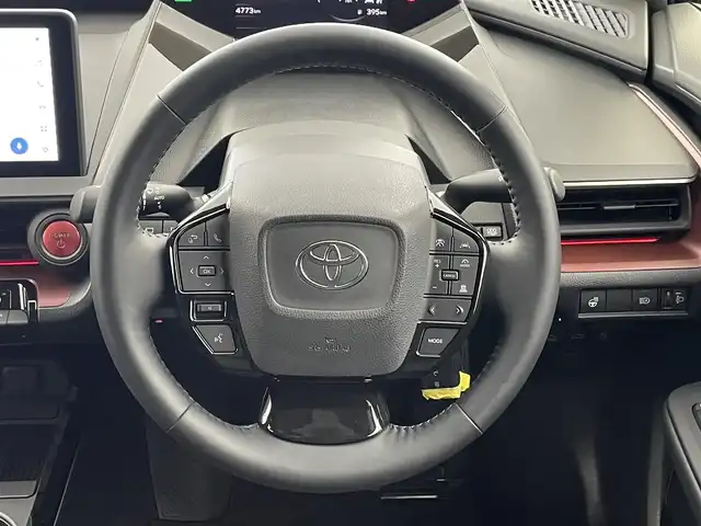 トヨタ プリウス Z 千葉県 2024(令6)年 0.5万km アティチュードブラックマイカ セーフティセンス（予防安全パッケージ）/・プリクラッシュセーフティ/・フロントクロストラフィックアラート/・レーントレーシングアシスト/・レーダークルーズコントロール/・ロードサインアシスト/・ドライバー異常時対応システム/・プロアクティブドライビングアシスト/・発進遅れ告知機能/・緊急時操舵支援/・レーンチェンジアシスト/・レーンディパーチャーアラート/・オートマチックハイビーム/12.3インチディスプレイオーディオ/・コネクティッドナビ対応 12.3インチHDディスプレイ/・地デジTV/・AM/FMラジオ/・USBタイプC入力/・Apple CarPlay / Android Auto/パノラマルーフ/純正19インチAW/メモリー付きパワーシート/LEDヘッドライト/AC100V/ETC2.0