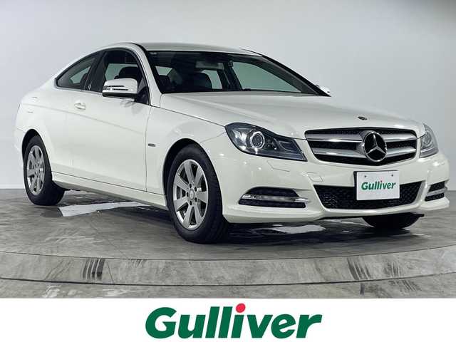 メルセデス・ベンツ Ｃ１８０ ブルーエフィシェンシー クーペ 福岡県 2012(平24)年 1.4万km カルサイトホワイト ・メーカーナビ　/（ＡＭ　ＦＭ　ＣＤ　ＤＶＤ　ＵＳＢ　BT）/・ＥＴＣ　/・前ドラレコ　/・バックカメラ　/・横滑り防止　/・オートライト　/・背面のみパワーシート　/・ハーフレザー　/・純正フロアマット　/・純正１６インチアルミ/・ステアリングスイッチ