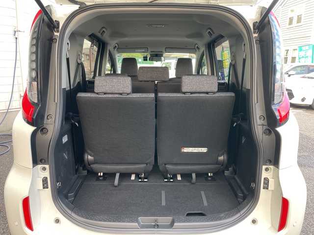 トヨタ シエンタ ハイブリッド Z 神奈川県 2023(令5)年 0.9万km ホワイトパールクリスタルシャイン 4WD/純正ディスプレイオーディオ＋ナビ/(CD/DVD/USB/BT/Miracast/フルセグTV)/CD/DVDデッキ/全方位カメラ/両側パワースライドドア/プリクラッシュセーフティ/レーンディパーチャーアラート/ブラインドスポットモニター/クリアランスソナー/オートハイビーム/レーダークルーズコントロール/フロントワイパーデアイサー/AC100V電源(1500W)/ビルトインETC/前後ドライブレコーダー/オートミラー/オートライト/フロアマット/ドアバイザー/ISOFIX/スペアキー×1