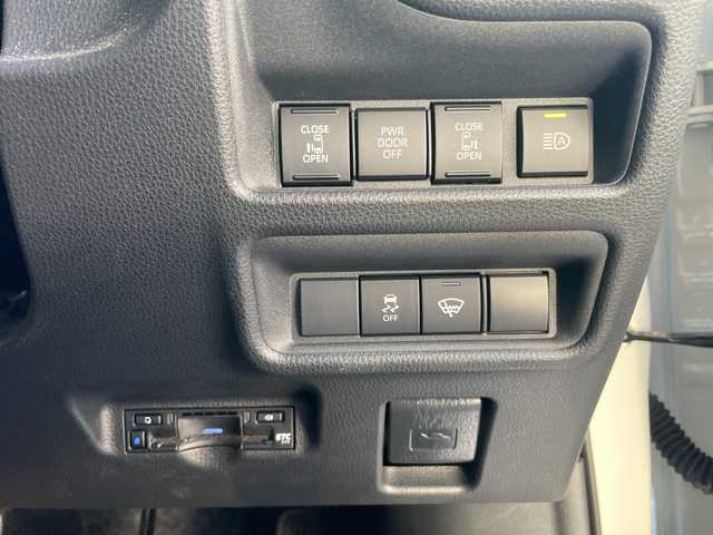 トヨタ シエンタ ハイブリッド Z 神奈川県 2023(令5)年 0.9万km ホワイトパールクリスタルシャイン 4WD/純正ディスプレイオーディオ＋ナビ/(CD/DVD/USB/BT/Miracast/フルセグTV)/CD/DVDデッキ/全方位カメラ/両側パワースライドドア/プリクラッシュセーフティ/レーンディパーチャーアラート/ブラインドスポットモニター/クリアランスソナー/オートハイビーム/レーダークルーズコントロール/フロントワイパーデアイサー/AC100V電源(1500W)/ビルトインETC/前後ドライブレコーダー/オートミラー/オートライト/フロアマット/ドアバイザー/ISOFIX/スペアキー×1