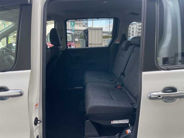 トヨタ シエンタ ハイブリッド Z 神奈川県 2023(令5)年 0.9万km ホワイトパールクリスタルシャイン 4WD/純正ディスプレイオーディオ＋ナビ/(CD/DVD/USB/BT/Miracast/フルセグTV)/CD/DVDデッキ/全方位カメラ/両側パワースライドドア/プリクラッシュセーフティ/レーンディパーチャーアラート/ブラインドスポットモニター/クリアランスソナー/オートハイビーム/レーダークルーズコントロール/フロントワイパーデアイサー/AC100V電源(1500W)/ビルトインETC/前後ドライブレコーダー/オートミラー/オートライト/フロアマット/ドアバイザー/ISOFIX/スペアキー×1