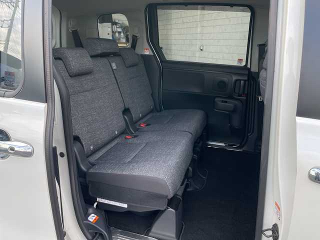 トヨタ シエンタ ハイブリッド Z 神奈川県 2023(令5)年 0.9万km ホワイトパールクリスタルシャイン 4WD/純正ディスプレイオーディオ＋ナビ/(CD/DVD/USB/BT/Miracast/フルセグTV)/CD/DVDデッキ/全方位カメラ/両側パワースライドドア/プリクラッシュセーフティ/レーンディパーチャーアラート/ブラインドスポットモニター/クリアランスソナー/オートハイビーム/レーダークルーズコントロール/フロントワイパーデアイサー/AC100V電源(1500W)/ビルトインETC/前後ドライブレコーダー/オートミラー/オートライト/フロアマット/ドアバイザー/ISOFIX/スペアキー×1