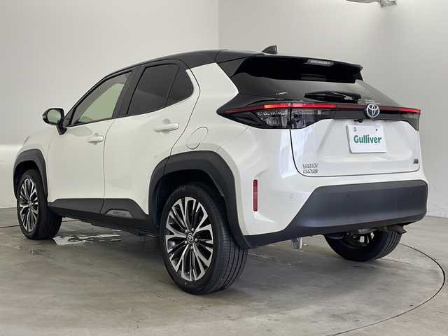 トヨタ ヤリスクロス ハイブリッド Z 兵庫県 2020(令2)年 7.4万km ブラックマイカ/ホワイトパールクリスタルシャイン 2トーン ・Toyota Safety Sense/・プリクラッシュセーフティ/・レーントレーシングアシスト/・レーダークルーズコントロール/・アダプティブハイビームシステム/・ロードサインアシスト/・先行車発進告知機能/・セカンダリーコリジョンブレーキ/・インテリジェントクリアランスソナー/・ブラインドスポットモニター/・リヤクロストラフィックオートブレーキ/・車両接近通報装置/・純正8インチディスプレイオーディオ/USB/フルセグ/Miracast/BT//Apple CarPlay/Android Auto/・パノラミックビューモニター/・ビルトインETC/・革巻きステアリング/・ステアリングヒーター/・ハーフレザーシート/・運転席パワーシート/・前席シートヒーター/・パワーバックドア/・純正アルミホイール/・純正フロアマット/・スマートエントリーシステム