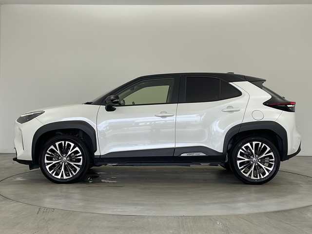 トヨタ ヤリスクロス ハイブリッド Z 兵庫県 2020(令2)年 7.4万km ブラックマイカ/ホワイトパールクリスタルシャイン 2トーン ・Toyota Safety Sense/・プリクラッシュセーフティ/・レーントレーシングアシスト/・レーダークルーズコントロール/・アダプティブハイビームシステム/・ロードサインアシスト/・先行車発進告知機能/・セカンダリーコリジョンブレーキ/・インテリジェントクリアランスソナー/・ブラインドスポットモニター/・リヤクロストラフィックオートブレーキ/・車両接近通報装置/・純正8インチディスプレイオーディオ/USB/フルセグ/Miracast/BT//Apple CarPlay/Android Auto/・パノラミックビューモニター/・ビルトインETC/・革巻きステアリング/・ステアリングヒーター/・ハーフレザーシート/・運転席パワーシート/・前席シートヒーター/・パワーバックドア/・純正アルミホイール/・純正フロアマット/・スマートエントリーシステム