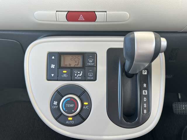 ダイハツ ミラ ココア X 静岡県 2016(平28)年 4.7万km ココアベージュマイカメタリック ストラーダナビ/・FM/AM/・SD/・フルセグTV/・USB/・Bluetooth/・Memory Music/・CD/DVD/主要装備/・フルセグＴＶ/・Ｂｌｕｅｔｏｏｔｈ/・ＥＴＣ/・アイドリングストップ/・オートエアコン/・ＬＥＤヘッドライト/・マニュアルレベリング/・パワーウィンドウ（運転席オート）/・電格ミラー/・純正フロアマット