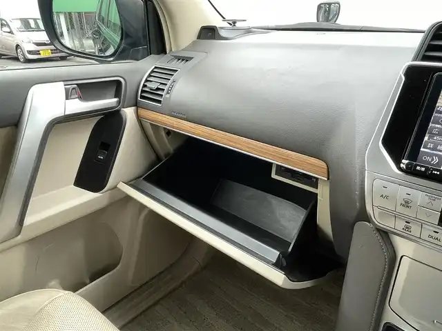 トヨタ ランドクルーザー プラド TX Lパッケージ 千葉県 2018(平30)年 5.2万km ブラック ４WD/・センターデフロック/・ダウンヒルアシストコントロール/社外メモリー9インチナビ/・CD/DVD/・AM/FM/・バッグ/サイドカメラ/・フルセグTV/・BT/コーナーセンサー/クルーズコントロール/衝突軽減システム/レーンキープアシスト/ハーフレザー/・パワーシート/・エアシート/・純正フロアマット/MKW17インチAW/ガナドールマフラー/LEDヘッドライト/・オートライト/・オートマチックハイビーム/W＋サイドエアバッグ/・カーテンエアバッグ/ETC/スマートキー/・スペアキー/保証書・取説