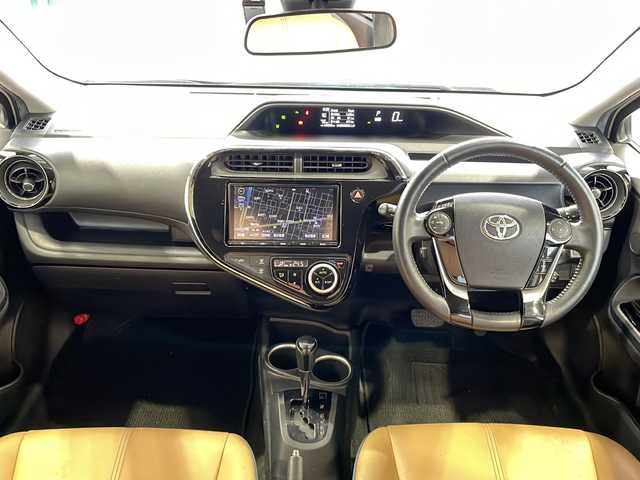 トヨタ アクア リルヴィーG 愛媛県 2018(平30)年 15万km ホワイトパールクリスタルシャイン 衝突軽減ブレーキ/レーンキープアシスト/純正SDナビ/地デジTV/【NSZT-Y66T】/純正CD/DVD/SD/Bluetooth/バックカメラ/合皮シート/前席シートヒーター/クルーズコントロール/ドライブレコーダー/スマートキー/純正15インチアルミ/革巻きステアリング/LEDヘッドライト/運転席シートリフター/電格ウィンカーミラー/スペアキー（スマートキー）/ETC/保証書/取扱説明書/ナビ取扱説明書/純正フロアマット