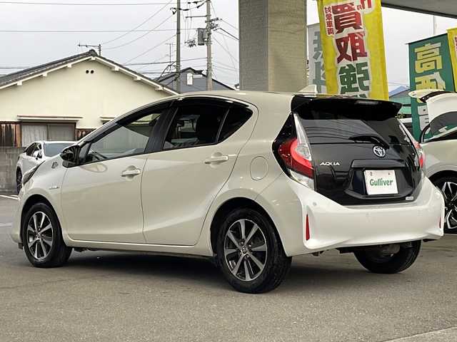 トヨタ アクア リルヴィーG 愛媛県 2018(平30)年 15万km ホワイトパールクリスタルシャイン 衝突軽減ブレーキ/レーンキープアシスト/純正SDナビ/地デジTV/【NSZT-Y66T】/純正CD/DVD/SD/Bluetooth/バックカメラ/合皮シート/前席シートヒーター/クルーズコントロール/ドライブレコーダー/スマートキー/純正15インチアルミ/革巻きステアリング/LEDヘッドライト/運転席シートリフター/電格ウィンカーミラー/スペアキー（スマートキー）/ETC/保証書/取扱説明書/ナビ取扱説明書/純正フロアマット