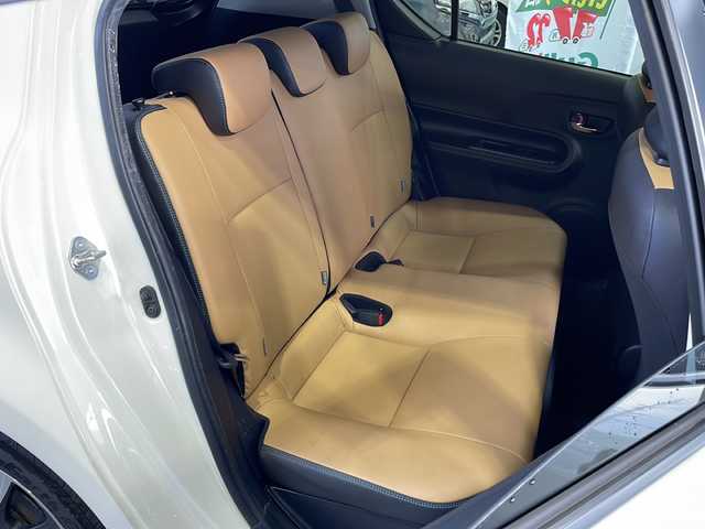 トヨタ アクア リルヴィーG 愛媛県 2018(平30)年 15万km ホワイトパールクリスタルシャイン 衝突軽減ブレーキ/レーンキープアシスト/純正SDナビ/地デジTV/【NSZT-Y66T】/純正CD/DVD/SD/Bluetooth/バックカメラ/合皮シート/前席シートヒーター/クルーズコントロール/ドライブレコーダー/スマートキー/純正15インチアルミ/革巻きステアリング/LEDヘッドライト/運転席シートリフター/電格ウィンカーミラー/スペアキー（スマートキー）/ETC/保証書/取扱説明書/ナビ取扱説明書/純正フロアマット