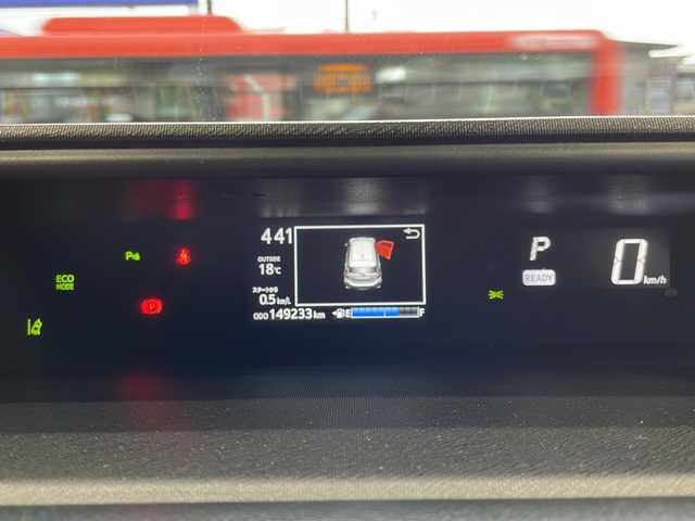 トヨタ アクア リルヴィーG 愛媛県 2018(平30)年 15万km ホワイトパールクリスタルシャイン 衝突軽減ブレーキ/レーンキープアシスト/純正SDナビ/地デジTV/【NSZT-Y66T】/純正CD/DVD/SD/Bluetooth/バックカメラ/合皮シート/前席シートヒーター/クルーズコントロール/ドライブレコーダー/スマートキー/純正15インチアルミ/革巻きステアリング/LEDヘッドライト/運転席シートリフター/電格ウィンカーミラー/スペアキー（スマートキー）/ETC/保証書/取扱説明書/ナビ取扱説明書/純正フロアマット