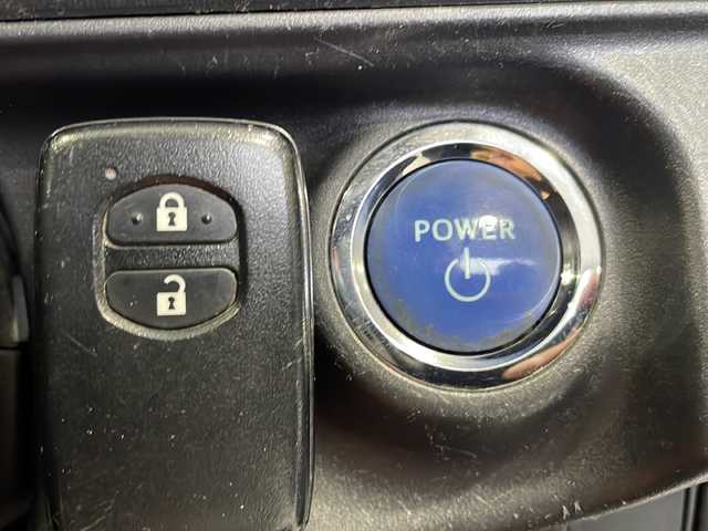 トヨタ アクア リルヴィーG 愛媛県 2018(平30)年 15万km ホワイトパールクリスタルシャイン 衝突軽減ブレーキ/レーンキープアシスト/純正SDナビ/地デジTV/【NSZT-Y66T】/純正CD/DVD/SD/Bluetooth/バックカメラ/合皮シート/前席シートヒーター/クルーズコントロール/ドライブレコーダー/スマートキー/純正15インチアルミ/革巻きステアリング/LEDヘッドライト/運転席シートリフター/電格ウィンカーミラー/スペアキー（スマートキー）/ETC/保証書/取扱説明書/ナビ取扱説明書/純正フロアマット