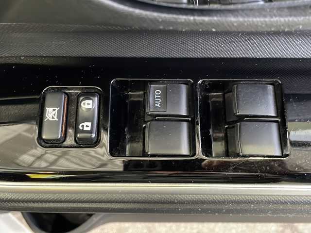 トヨタ アクア リルヴィーG 愛媛県 2018(平30)年 15万km ホワイトパールクリスタルシャイン 衝突軽減ブレーキ/レーンキープアシスト/純正SDナビ/地デジTV/【NSZT-Y66T】/純正CD/DVD/SD/Bluetooth/バックカメラ/合皮シート/前席シートヒーター/クルーズコントロール/ドライブレコーダー/スマートキー/純正15インチアルミ/革巻きステアリング/LEDヘッドライト/運転席シートリフター/電格ウィンカーミラー/スペアキー（スマートキー）/ETC/保証書/取扱説明書/ナビ取扱説明書/純正フロアマット