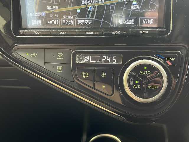 トヨタ アクア リルヴィーG 愛媛県 2018(平30)年 15万km ホワイトパールクリスタルシャイン 衝突軽減ブレーキ/レーンキープアシスト/純正SDナビ/地デジTV/【NSZT-Y66T】/純正CD/DVD/SD/Bluetooth/バックカメラ/合皮シート/前席シートヒーター/クルーズコントロール/ドライブレコーダー/スマートキー/純正15インチアルミ/革巻きステアリング/LEDヘッドライト/運転席シートリフター/電格ウィンカーミラー/スペアキー（スマートキー）/ETC/保証書/取扱説明書/ナビ取扱説明書/純正フロアマット