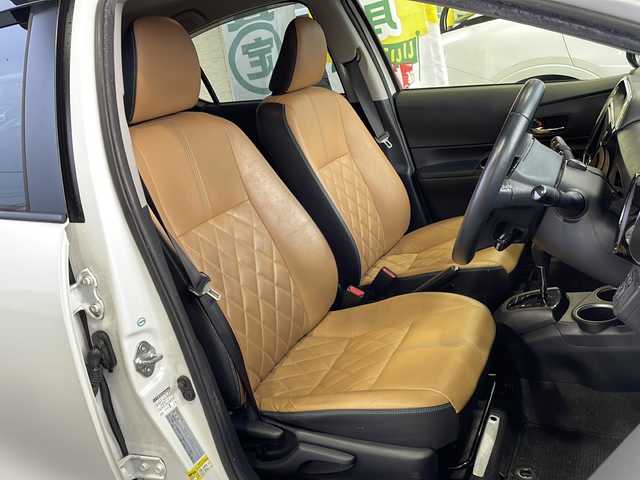 トヨタ アクア リルヴィーG 愛媛県 2018(平30)年 15万km ホワイトパールクリスタルシャイン 衝突軽減ブレーキ/レーンキープアシスト/純正SDナビ/地デジTV/【NSZT-Y66T】/純正CD/DVD/SD/Bluetooth/バックカメラ/合皮シート/前席シートヒーター/クルーズコントロール/ドライブレコーダー/スマートキー/純正15インチアルミ/革巻きステアリング/LEDヘッドライト/運転席シートリフター/電格ウィンカーミラー/スペアキー（スマートキー）/ETC/保証書/取扱説明書/ナビ取扱説明書/純正フロアマット