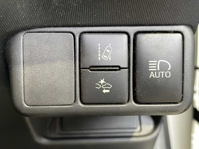 トヨタ アクア リルヴィーG 愛媛県 2018(平30)年 15万km ホワイトパールクリスタルシャイン 衝突軽減ブレーキ/レーンキープアシスト/純正SDナビ/地デジTV/【NSZT-Y66T】/純正CD/DVD/SD/Bluetooth/バックカメラ/合皮シート/前席シートヒーター/クルーズコントロール/ドライブレコーダー/スマートキー/純正15インチアルミ/革巻きステアリング/LEDヘッドライト/運転席シートリフター/電格ウィンカーミラー/スペアキー（スマートキー）/ETC/保証書/取扱説明書/ナビ取扱説明書/純正フロアマット