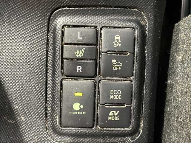 トヨタ アクア リルヴィーG 愛媛県 2018(平30)年 15万km ホワイトパールクリスタルシャイン 衝突軽減ブレーキ/レーンキープアシスト/純正SDナビ/地デジTV/【NSZT-Y66T】/純正CD/DVD/SD/Bluetooth/バックカメラ/合皮シート/前席シートヒーター/クルーズコントロール/ドライブレコーダー/スマートキー/純正15インチアルミ/革巻きステアリング/LEDヘッドライト/運転席シートリフター/電格ウィンカーミラー/スペアキー（スマートキー）/ETC/保証書/取扱説明書/ナビ取扱説明書/純正フロアマット