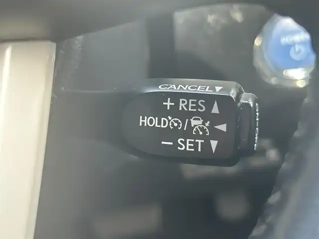 トヨタ プリウス A ツーリングセレクション 岡山県 2015(平27)年 9.7万km アティチュードブラックマイカ 登録時走行距離96463km/純正9インチナビ/フルセグTV(AM.FM.CD.DVD.TV.BT)/バックカメラ/ETC/ブラインドスポットモニター/ドライブレコーダー/シートヒーター/クリアランスソナー/衝突軽減ブレーキ/横滑り防止装置/クルーズコントロール(追従走行あり)/車線逸脱警報（レーンキープアシスト）/オートライト/オートマチックハイビーム/アイドリングストップ/17インチ純正AW/純正フロアマット/合皮シート/保証書/取扱説明書