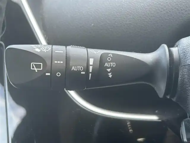 トヨタ プリウス A ツーリングセレクション 岡山県 2015(平27)年 9.7万km アティチュードブラックマイカ 登録時走行距離96463km/純正9インチナビ/フルセグTV(AM.FM.CD.DVD.TV.BT)/バックカメラ/ETC/ブラインドスポットモニター/ドライブレコーダー/シートヒーター/クリアランスソナー/衝突軽減ブレーキ/横滑り防止装置/クルーズコントロール(追従走行あり)/車線逸脱警報（レーンキープアシスト）/オートライト/オートマチックハイビーム/アイドリングストップ/17インチ純正AW/純正フロアマット/合皮シート/保証書/取扱説明書