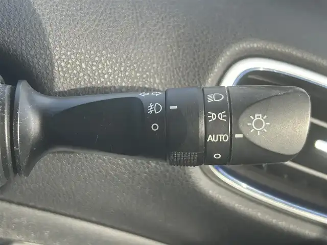 トヨタ プリウス A ツーリングセレクション 岡山県 2015(平27)年 9.7万km アティチュードブラックマイカ 登録時走行距離96463km/純正9インチナビ/フルセグTV(AM.FM.CD.DVD.TV.BT)/バックカメラ/ETC/ブラインドスポットモニター/ドライブレコーダー/シートヒーター/クリアランスソナー/衝突軽減ブレーキ/横滑り防止装置/クルーズコントロール(追従走行あり)/車線逸脱警報（レーンキープアシスト）/オートライト/オートマチックハイビーム/アイドリングストップ/17インチ純正AW/純正フロアマット/合皮シート/保証書/取扱説明書