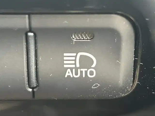 トヨタ プリウス A ツーリングセレクション 岡山県 2015(平27)年 9.7万km アティチュードブラックマイカ 登録時走行距離96463km/純正9インチナビ/フルセグTV(AM.FM.CD.DVD.TV.BT)/バックカメラ/ETC/ブラインドスポットモニター/ドライブレコーダー/シートヒーター/クリアランスソナー/衝突軽減ブレーキ/横滑り防止装置/クルーズコントロール(追従走行あり)/車線逸脱警報（レーンキープアシスト）/オートライト/オートマチックハイビーム/アイドリングストップ/17インチ純正AW/純正フロアマット/合皮シート/保証書/取扱説明書