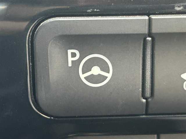 トヨタ プリウス A ツーリングセレクション 岡山県 2015(平27)年 9.7万km アティチュードブラックマイカ 登録時走行距離96463km/純正9インチナビ/フルセグTV(AM.FM.CD.DVD.TV.BT)/バックカメラ/ETC/ブラインドスポットモニター/ドライブレコーダー/シートヒーター/クリアランスソナー/衝突軽減ブレーキ/横滑り防止装置/クルーズコントロール(追従走行あり)/車線逸脱警報（レーンキープアシスト）/オートライト/オートマチックハイビーム/アイドリングストップ/17インチ純正AW/純正フロアマット/合皮シート/保証書/取扱説明書