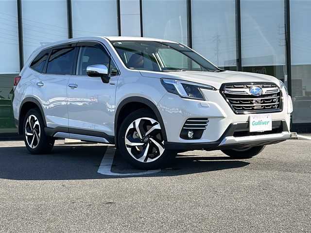 スバル フォレスター ハイブリッド アドバンス 岐阜県 2022(令4)年 2.6万km クリスタルホワイトP 登録時走行距離25722km/デジタルインナーミラー/純正ナビ/４ＷＤ/アイサイト/フルセグＴＶ/クルーズコントロール/バックカメラ/レザーシート/シートヒーター/ステアリングヒーター/ワンオーナー/純正アルミホイール/ビルトインＥＴＣ/禁煙車/プッシュスタート/スマートキー/パドルシフト/コーナーセンサー/LEDヘッドライト/オートライト