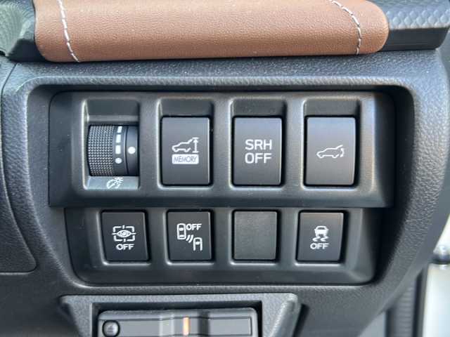 スバル フォレスター ハイブリッド アドバンス 岐阜県 2022(令4)年 2.6万km クリスタルホワイトP 登録時走行距離25722km/デジタルインナーミラー/純正ナビ/４ＷＤ/アイサイト/フルセグＴＶ/クルーズコントロール/バックカメラ/レザーシート/シートヒーター/ステアリングヒーター/ワンオーナー/純正アルミホイール/ビルトインＥＴＣ/禁煙車/プッシュスタート/スマートキー/パドルシフト/コーナーセンサー/LEDヘッドライト/オートライト