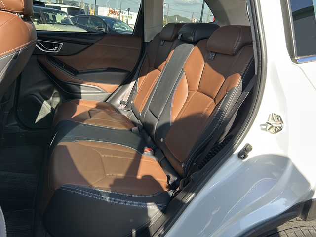 スバル フォレスター ハイブリッド アドバンス 岐阜県 2022(令4)年 2.6万km クリスタルホワイトP 登録時走行距離25722km/デジタルインナーミラー/純正ナビ/４ＷＤ/アイサイト/フルセグＴＶ/クルーズコントロール/バックカメラ/レザーシート/シートヒーター/ステアリングヒーター/ワンオーナー/純正アルミホイール/ビルトインＥＴＣ/禁煙車/プッシュスタート/スマートキー/パドルシフト/コーナーセンサー/LEDヘッドライト/オートライト