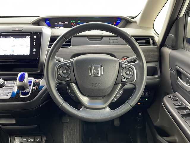 ホンダ フリード＋ ハイブリット EX 栃木県 2016(平28)年 7.9万km ホワイトオーキッドパール ワンオーナー/純正7インチワイドナビ/・フルセグTV/AM/FM/・Bluetooth/USB/HDMI/ホンダセンシング/・衝突軽減ブレーキ/・誤発進抑制/・アダプティブクルーズコントロール/・車線維持支援/・歩行者事故低減ステアリング/・先行者発進お知らせ/・標識認識/バックカメラ/両側パワースライドドア/ビルトインETC/ハーフレザーシート(合皮)/シートヒーター(D/N席)/ロールサンシェード(2列目)/LEDヘッドライト/フォグランプ/純正15インチアルミホイール/社外15インチアルミ4本積込(スタッドレス付)/純正フロアマット/サイド+カーテンエアバッグ/スマートキー×2本/保証書、取扱説明書