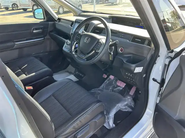 ホンダ フリード＋ ハイブリット EX 佐賀県 2016(平28)年 7.9万km ホワイトオーキッドパール ワンオーナー/純正7型ワイドナビ(フルセグTV/AM/FM/BT/USB/HDMI)/ホンダセンシング/衝突軽減ブレーキ/誤発進抑制/アダプティブクルーズコントロール/車線維持支援/歩行者事故低減ステアリング/先行者発進お知らせ/標識認識/バックカメラ/両側パワースライドドア/ビルトインETC/ハーフレザーシート(合皮)/シートヒーター(D/N席)/ロールサンシェード(2列目)/LEDヘッドライト/フォグランプ/フロントワイパーデアイサー/Moduloサイドエアロ/現状サマー(純正AW)(185/65/R15)/社外15インチアルミ4本積込(スタッドレス付)/スマートキー×2本/保証書、取扱説明書/DUNLOP ENASAVE RV505/BRIDGESTONE BLIZAK VRX2