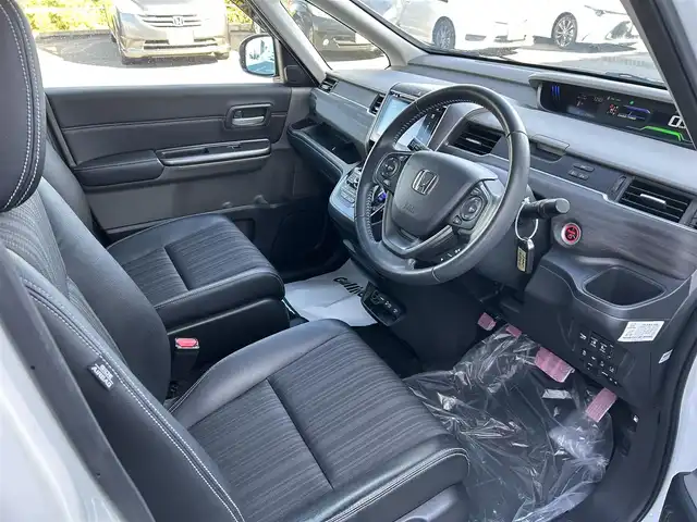 ホンダ フリード＋ ハイブリット EX 佐賀県 2016(平28)年 7.9万km ホワイトオーキッドパール ワンオーナー/純正7型ワイドナビ(フルセグTV/AM/FM/BT/USB/HDMI)/ホンダセンシング/衝突軽減ブレーキ/誤発進抑制/アダプティブクルーズコントロール/車線維持支援/歩行者事故低減ステアリング/先行者発進お知らせ/標識認識/バックカメラ/両側パワースライドドア/ビルトインETC/ハーフレザーシート(合皮)/シートヒーター(D/N席)/ロールサンシェード(2列目)/LEDヘッドライト/フォグランプ/フロントワイパーデアイサー/Moduloサイドエアロ/現状サマー(純正AW)(185/65/R15)/社外15インチアルミ4本積込(スタッドレス付)/スマートキー×2本/保証書、取扱説明書/DUNLOP ENASAVE RV505/BRIDGESTONE BLIZAK VRX2