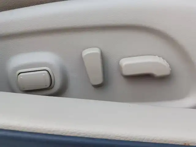 日産 ティアナ XV ナビAVMパッケージ 愛知県 2017(平29)年 7.2万km ブリリアントホワイトパール 純正ナビ/フルセグTV/アラウンドビューモニター/ビルトインETC/クルーズコントロール/前後ソナー機能/エマージェンシーブレーキ/誤発進抑制/車線逸脱警報/後方車両検知警報/HIDヘッドランプ/オートライト/フロントフォグランプ/革巻きステアリング/ステアリングスイッチ/ベージュ革シート/前席パワーシート/前席シートヒーター/エアシート/助手席パワーオットマン/純正17インチアルミホイール/スマートキー/プッシュエンジンスターター/禁煙車