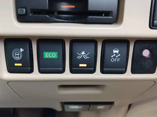 日産 ティアナ XV ナビAVMパッケージ 愛知県 2017(平29)年 7.2万km ブリリアントホワイトパール 純正ナビ/フルセグTV/アラウンドビューモニター/ビルトインETC/クルーズコントロール/前後ソナー機能/エマージェンシーブレーキ/誤発進抑制/車線逸脱警報/後方車両検知警報/HIDヘッドランプ/オートライト/フロントフォグランプ/革巻きステアリング/ステアリングスイッチ/ベージュ革シート/前席パワーシート/前席シートヒーター/エアシート/助手席パワーオットマン/純正17インチアルミホイール/スマートキー/プッシュエンジンスターター/禁煙車