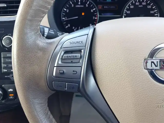 日産 ティアナ XV ナビAVMパッケージ 愛知県 2017(平29)年 7.2万km ブリリアントホワイトパール 純正ナビ/フルセグTV/アラウンドビューモニター/ビルトインETC/クルーズコントロール/前後ソナー機能/エマージェンシーブレーキ/誤発進抑制/車線逸脱警報/後方車両検知警報/HIDヘッドランプ/オートライト/フロントフォグランプ/革巻きステアリング/ステアリングスイッチ/ベージュ革シート/前席パワーシート/前席シートヒーター/エアシート/助手席パワーオットマン/純正17インチアルミホイール/スマートキー/プッシュエンジンスターター/禁煙車