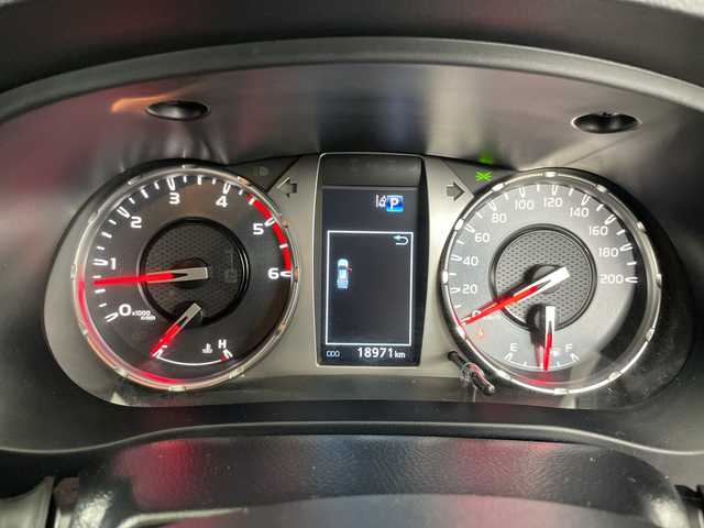 トヨタ ハイラックス 道央・札幌 2022(令4)年 1.9万km 白 　・４ＷＤ　/ディーゼル　ターボ/・純正ディスプレイオーディオ/・USB/AppleCarPlay/ナビ/・AndroidAuto/BT/・プリクラッシュセーフティー　/・レーンキープアシスト　/・パノラマミックビューモニター　/・荷台ハードカーバー（ダンパー付き）/・ダウンヒルアシストコントロール　/・センターでフロック　/・レーダークルーズコントロール/・MTモード付・パドルシフト/・ＥＴＣ/・ハーフレザーシート/・LEDオートライト/・スマートキー/スペアキー/・純正ハードトノカバー